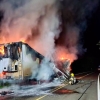 Carreta carregada com batatas é destruída pelo fogo 