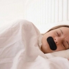 Tampar a boca com fita para dormir funciona?