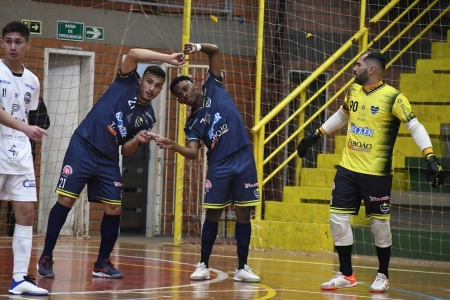 Cerro Largo Futsal aplica goleada no Pinheiro 